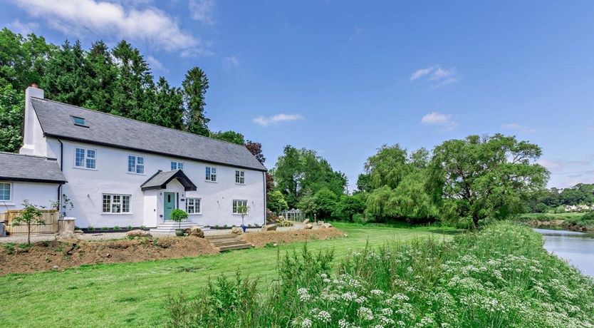 Photo of 4 Bed in Weare Giffard