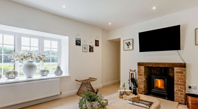 Photo of 4 Bed in Weare Giffard