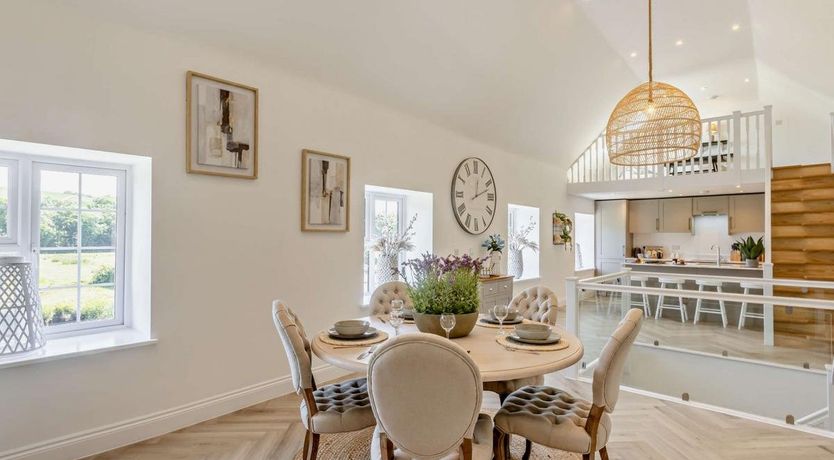 Photo of 4 Bed in Weare Giffard