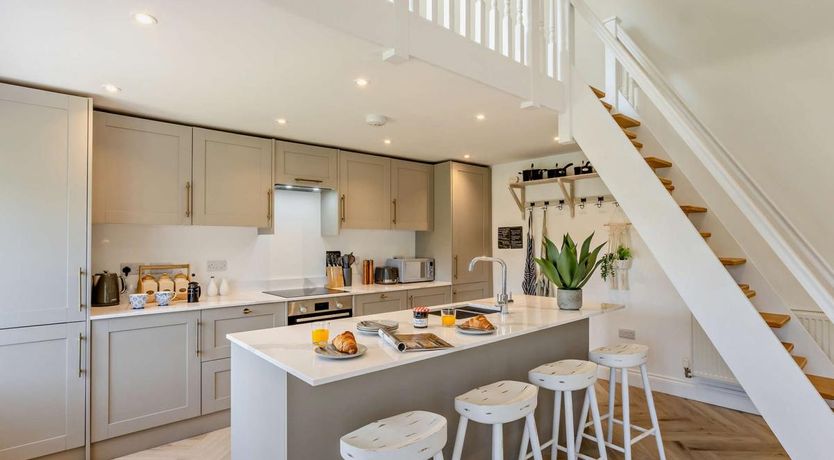 Photo of 4 Bed in Weare Giffard