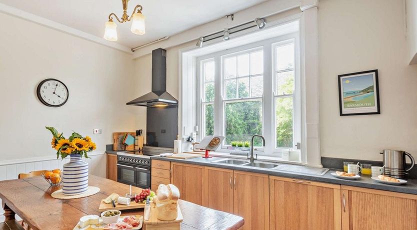 Photo of 7 Bed in Llanbedr