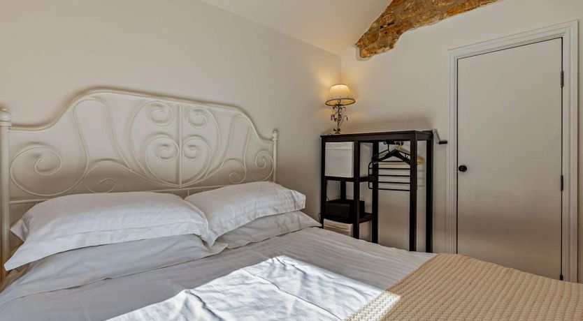 Photo of 3 Bed in Montacute