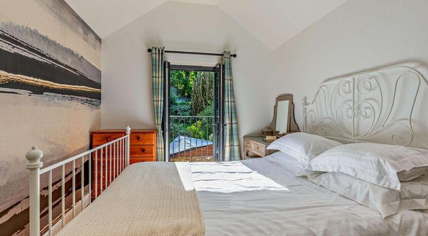 Photo of 3 Bed in Montacute