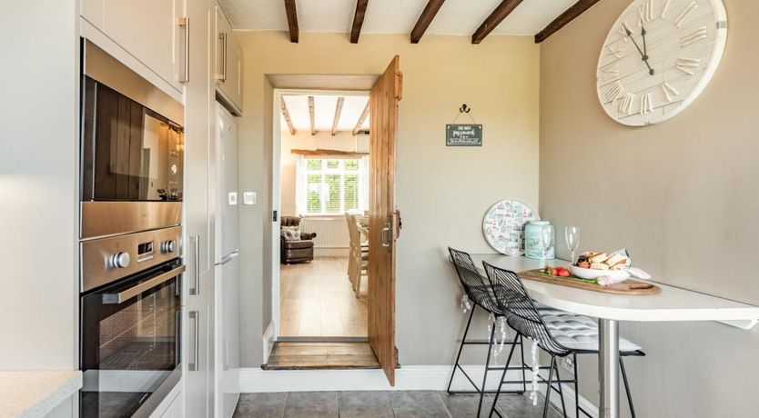 Photo of 5 Bed in Mortehoe