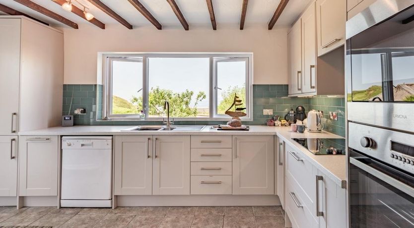 Photo of 5 Bed in Mortehoe