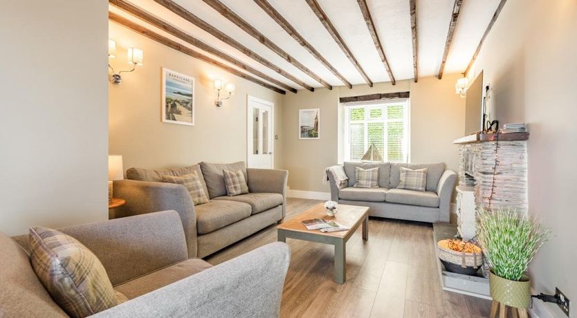 Photo of 5 Bed in Mortehoe