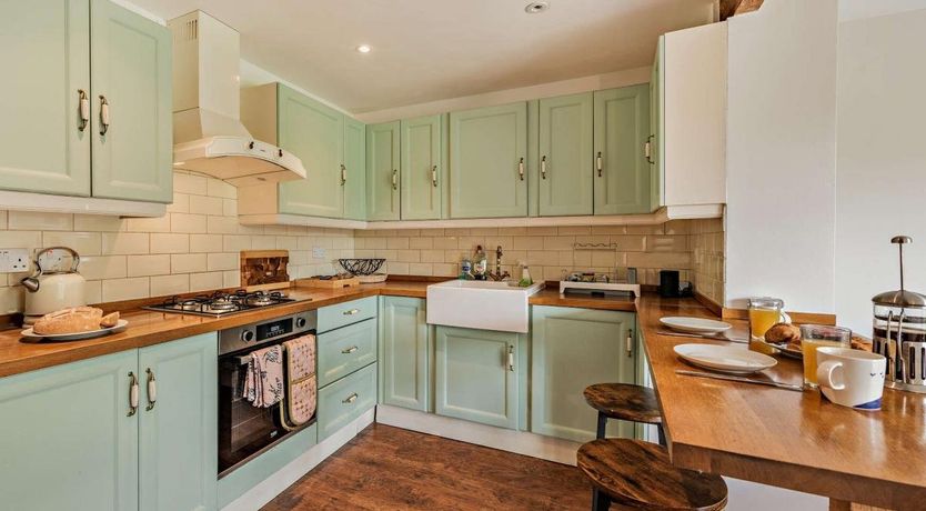 Photo of 4 Bed in Hayling Island