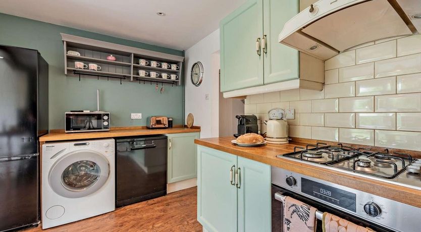 Photo of 4 Bed in Hayling Island