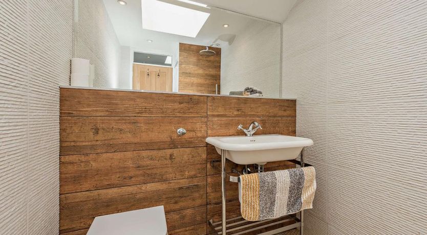 Photo of 4 Bed in Hayling Island