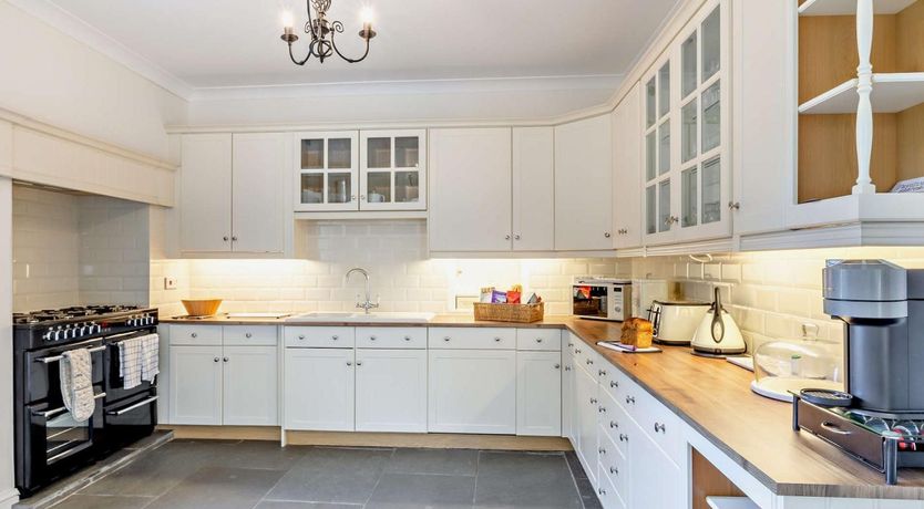 Photo of 5 Bed in Barnstaple