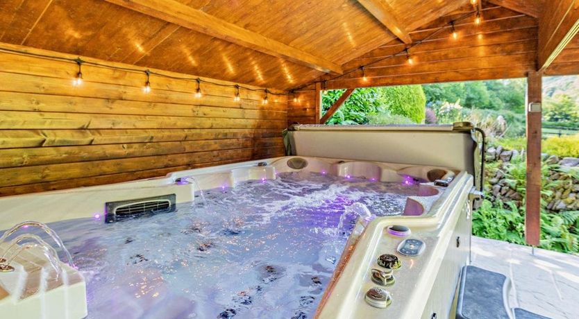 Photo of 5 Bed in Parracombe