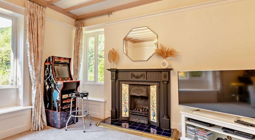 Photo of 5 Bed in Parracombe