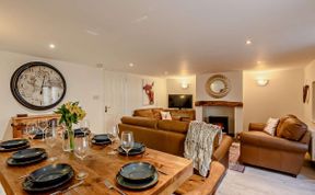 Photo of in Alston (92351)