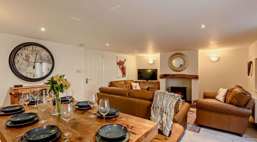 Photo of in Alston (92351)