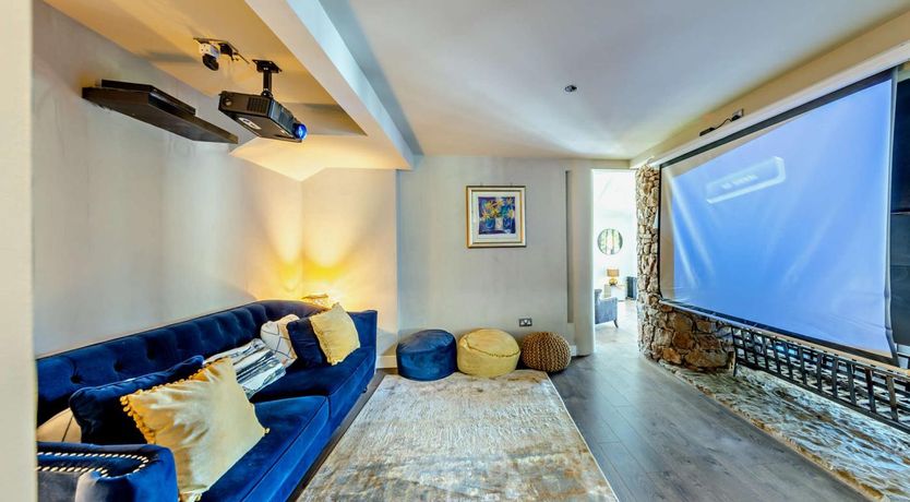 Photo of 4 Bed in Denbigh