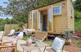 Coombe Valley Shepherd's Hut Holiday Cottage