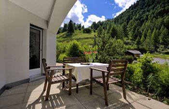 Chesa Flora 53 Holiday Home