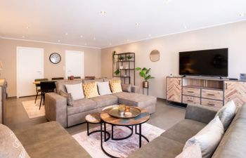 Philemon with parking Holiday Home
