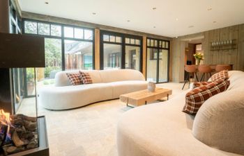 Huyze Ter Bercken with swimming pond Holiday Home