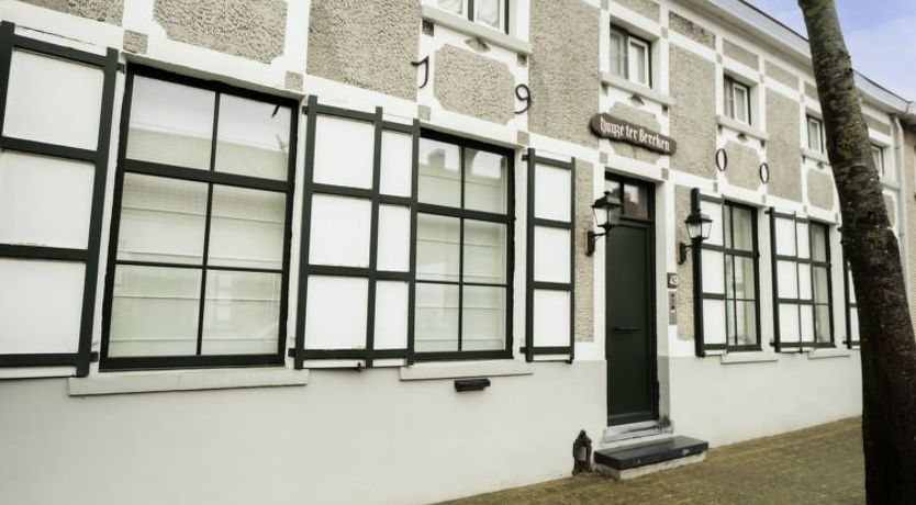 Photo of Huyze Ter Bercken with swimming pond