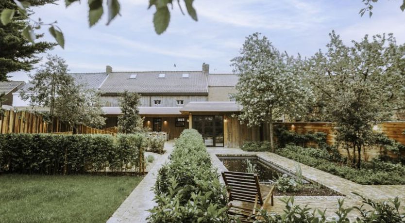 Photo of Huyze Ter Bercken with swimming pond