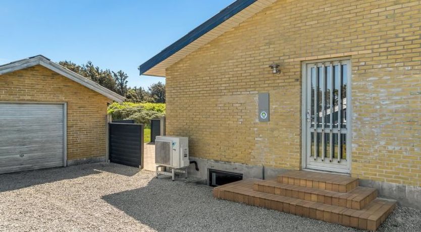 Photo of "Nayeli" - 275m from the sea