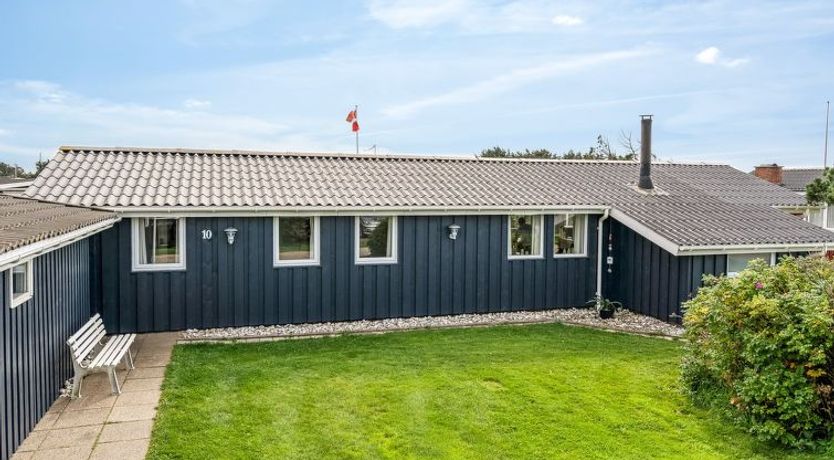 Photo of "Hælf" - 400m from the sea