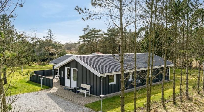 Photo of "Richardine" - 850m from the sea