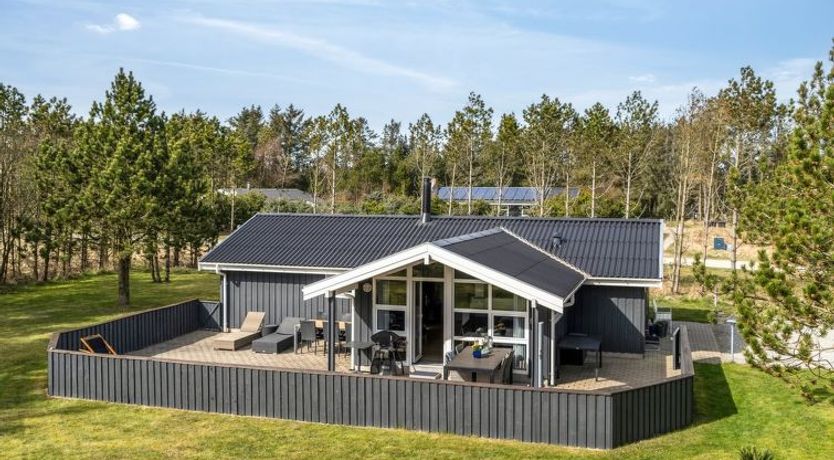 Photo of "Richardine" - 850m from the sea