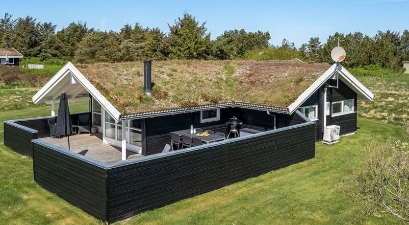 Photo of "Eddi" - 550m from the sea