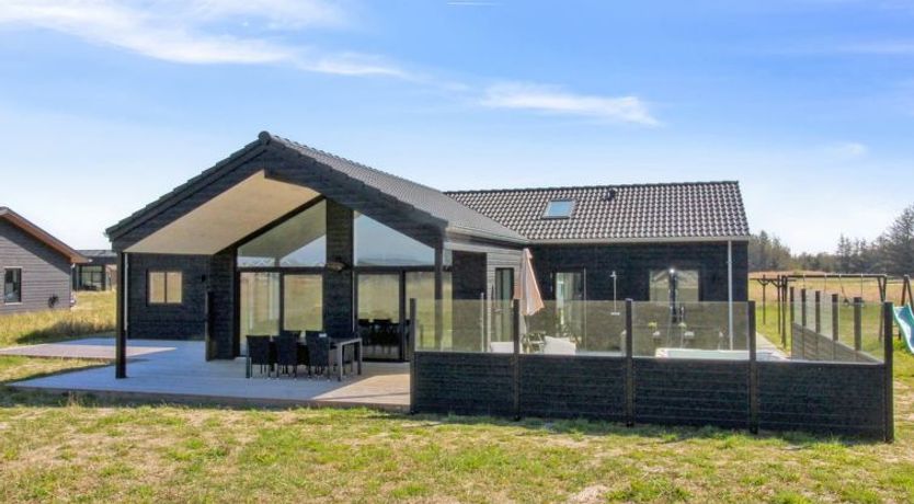 Photo of "Ambra" - 950m from the sea