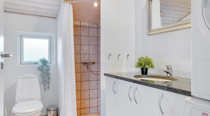 Photo of "Lauri" - 350m from the sea