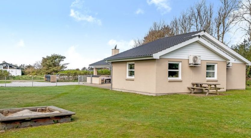 Photo of "Albina" - 844m from the sea