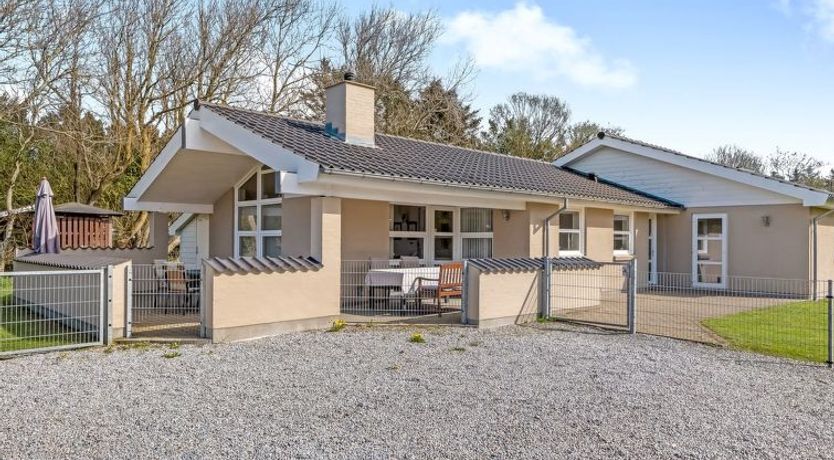 Photo of "Albina" - 844m from the sea