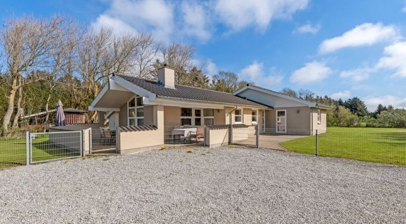 Photo of "Albina" - 844m from the sea