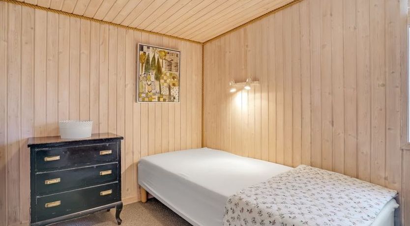 Photo of "Dyveke" - 220m from the sea