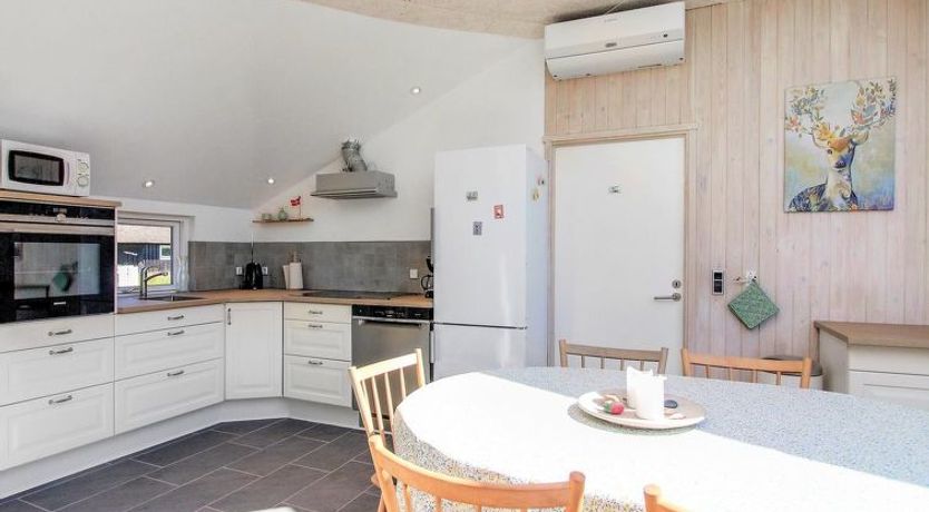 Photo of "Annalise" - 1km from the sea