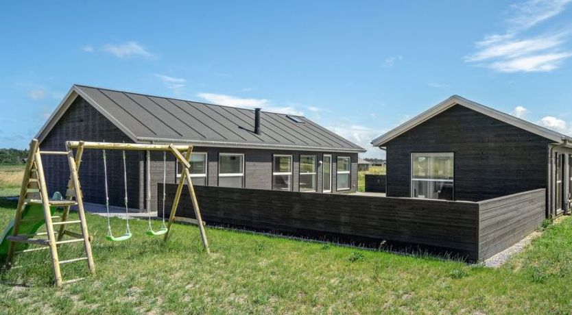 Photo of "Tatiane" - 1.5km from the sea