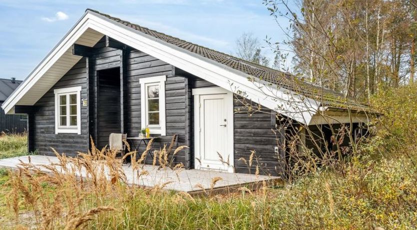 Photo of "Tanas" - 2km from the sea