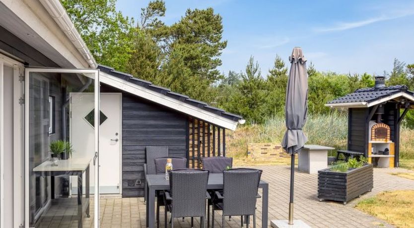 Photo of "Stacey" - 800m from the sea