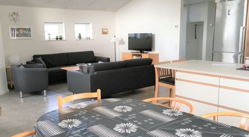 Photo of "Stacey" - 800m from the sea