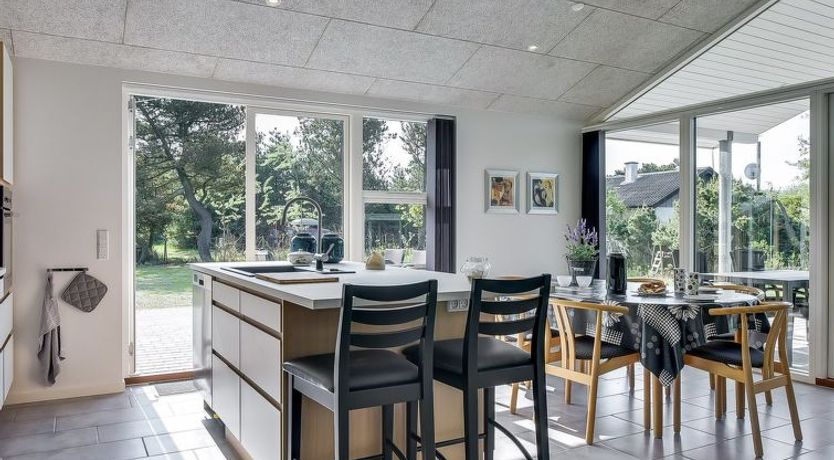 Photo of "Stacey" - 800m from the sea