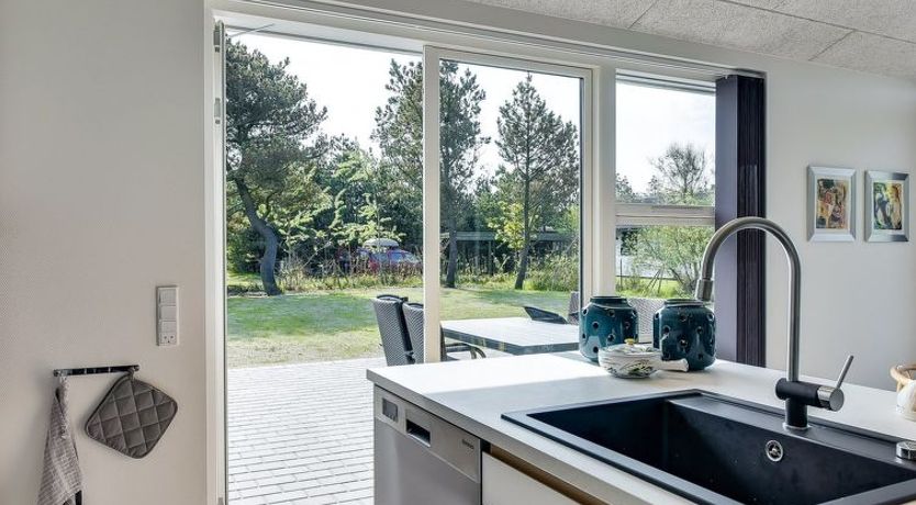 Photo of "Stacey" - 800m from the sea