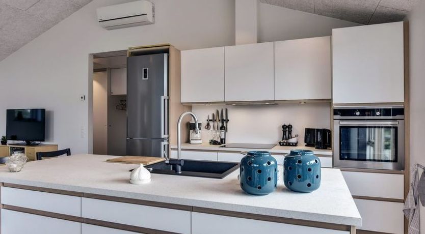 Photo of "Stacey" - 800m from the sea