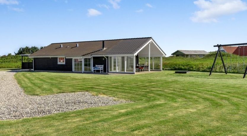 Photo of "Mieka" - 400m from the sea