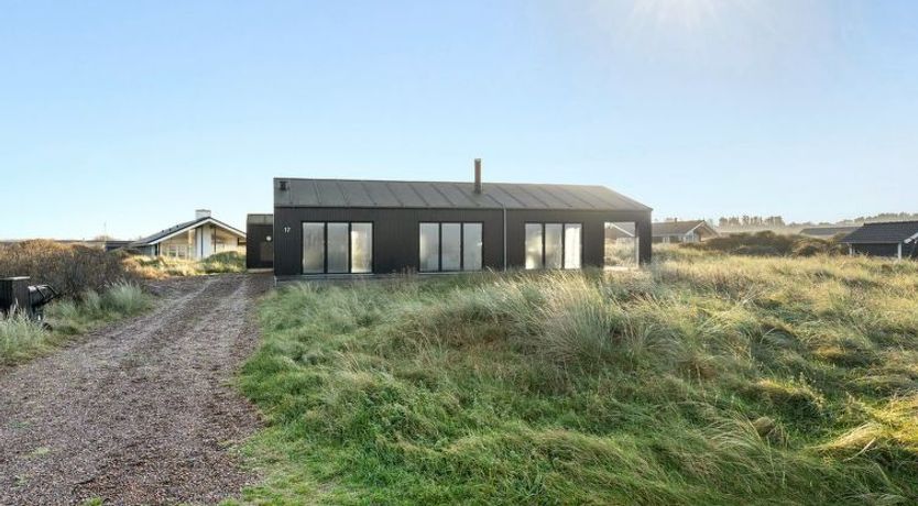 Photo of "Fannie" - 250m from the sea