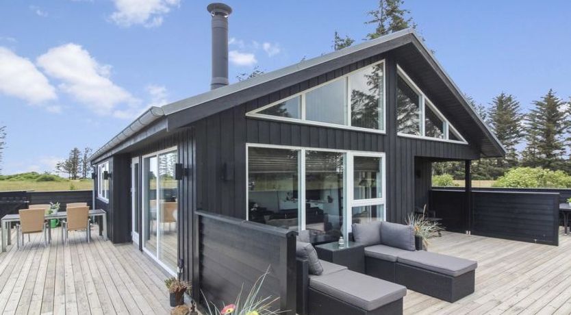 Photo of "Minna" - 975m from the sea