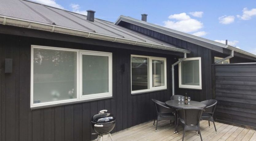 Photo of "Minna" - 975m from the sea