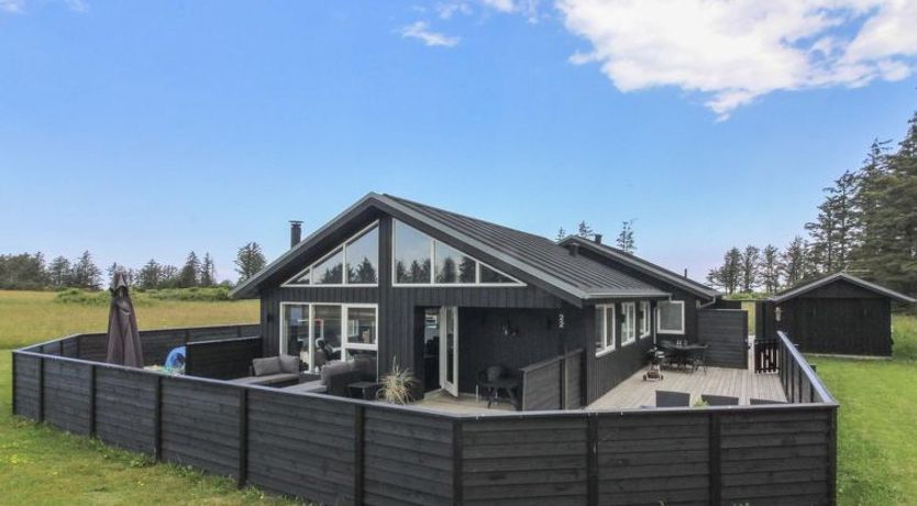 Photo of "Minna" - 975m from the sea