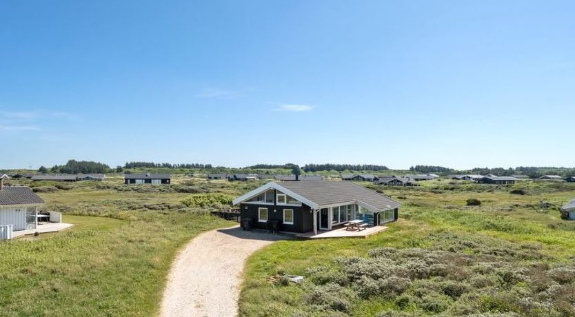 Photo of "Hermund" - 110m from the sea